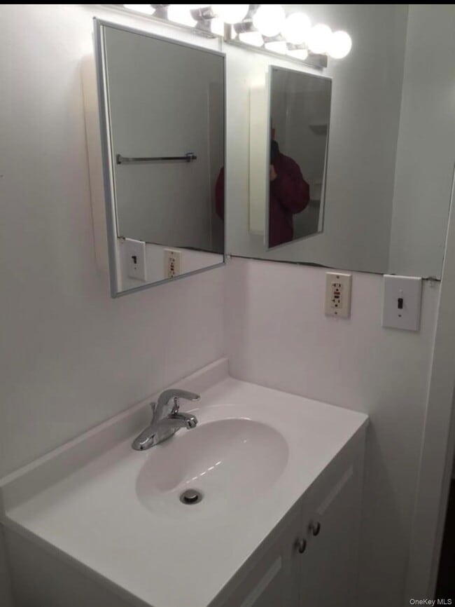 Building Photo - 206 W Broadway