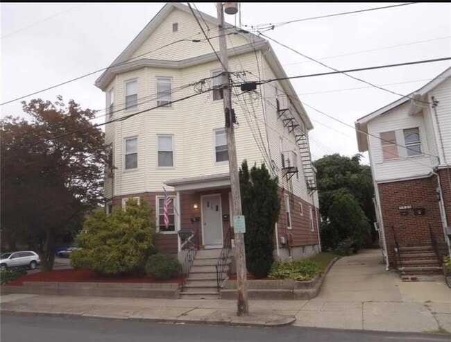 Building Photo - 122 Englewood Ave
