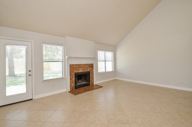 Building Photo - 21026 Bent Lake Dr