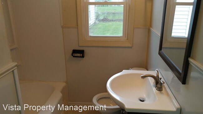 Building Photo - 3 br, 1 bath House - 149 Duxbury Rd