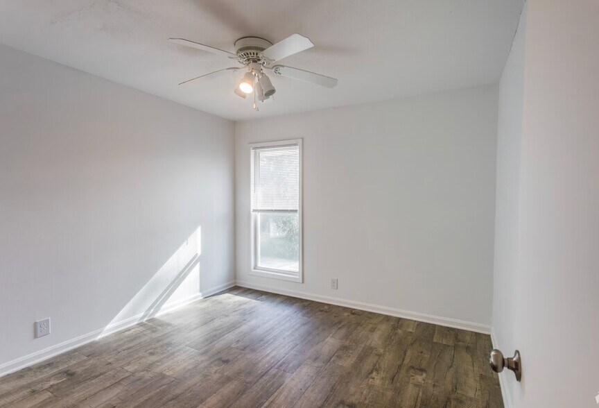 Building Photo - 608 Jack Warner Pkwy