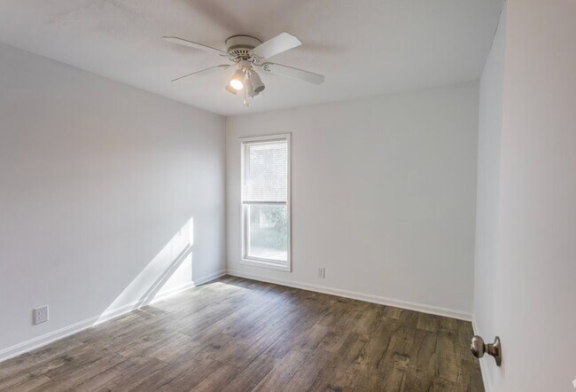 Building Photo - 608 Jack Warner Pkwy