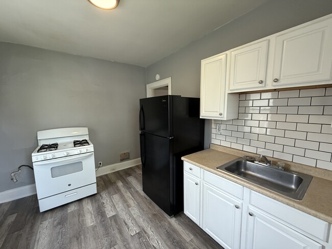 Building Photo - 2748 Harris Ave