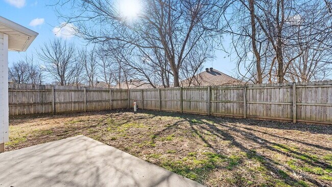 Building Photo - "Homey 3-Bed Home with Granite Finishes in Fayetteville – Your Perfect Retreat Awaits!"