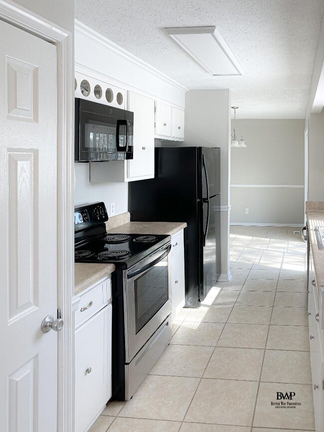Building Photo - 400 Ferncliffe Rd