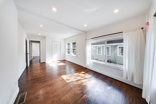 Building Photo - 45 Randlett St