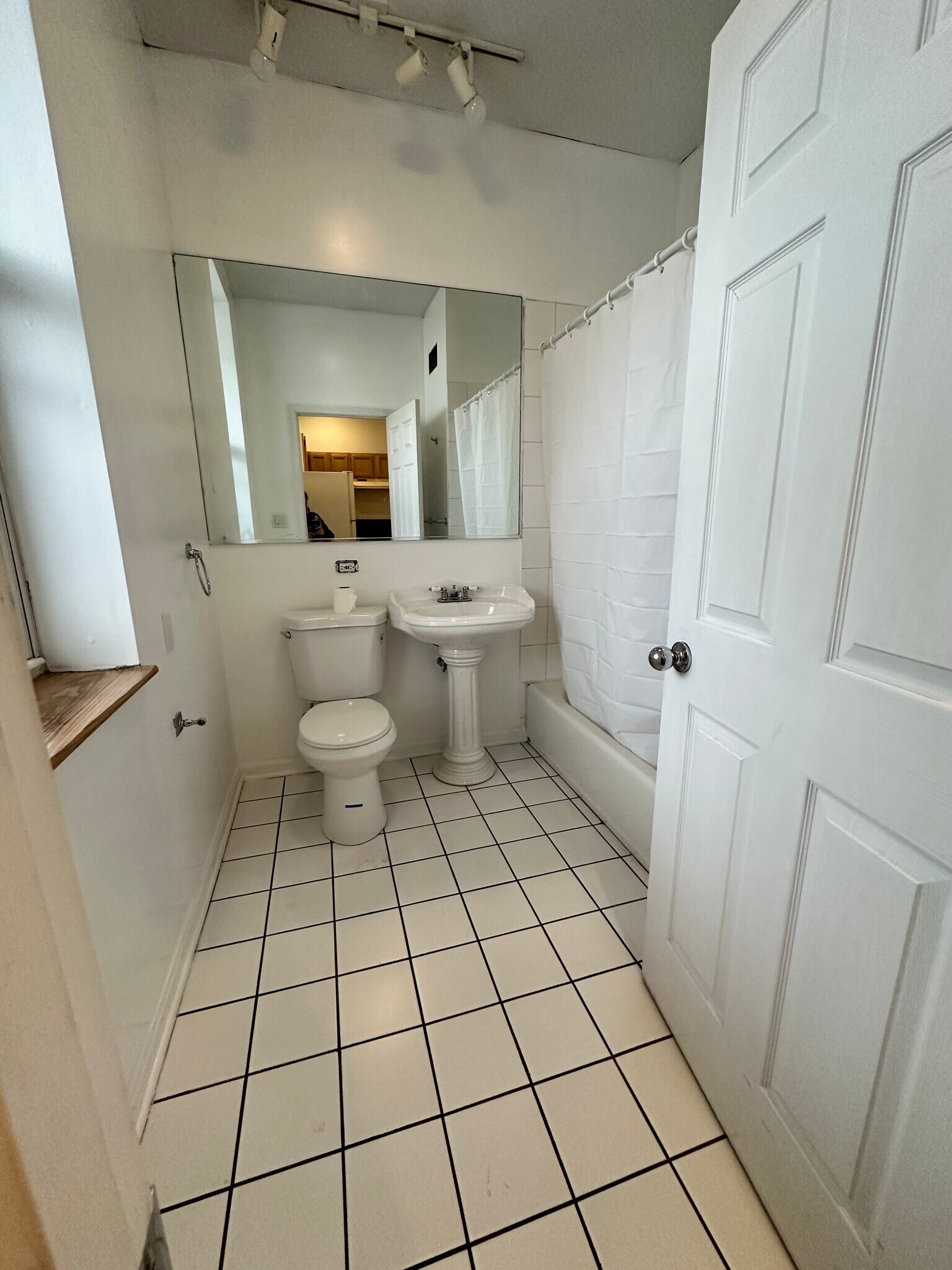 Building Photo - 1102 N Ashland Ave