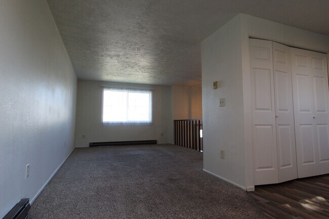 Building Photo - 828 E Gordon Ave