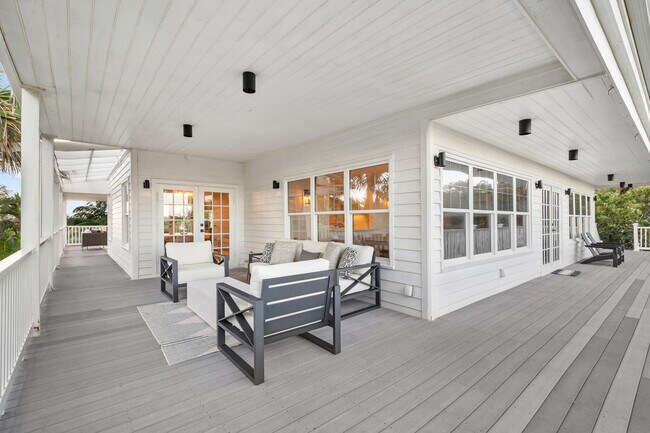 Building Photo - 12376 Jimmy Buffett Mem Hwy
