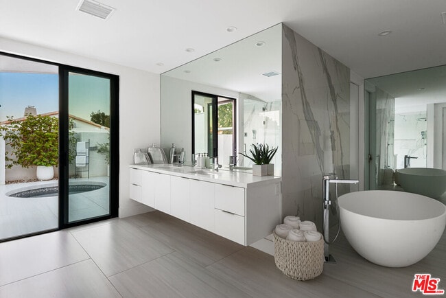 Building Photo - 49723 Ave Montero