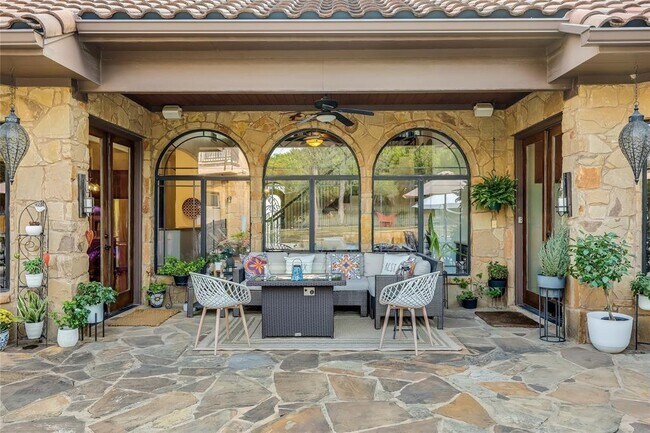 Building Photo - 17005 Northlake Hills Dr