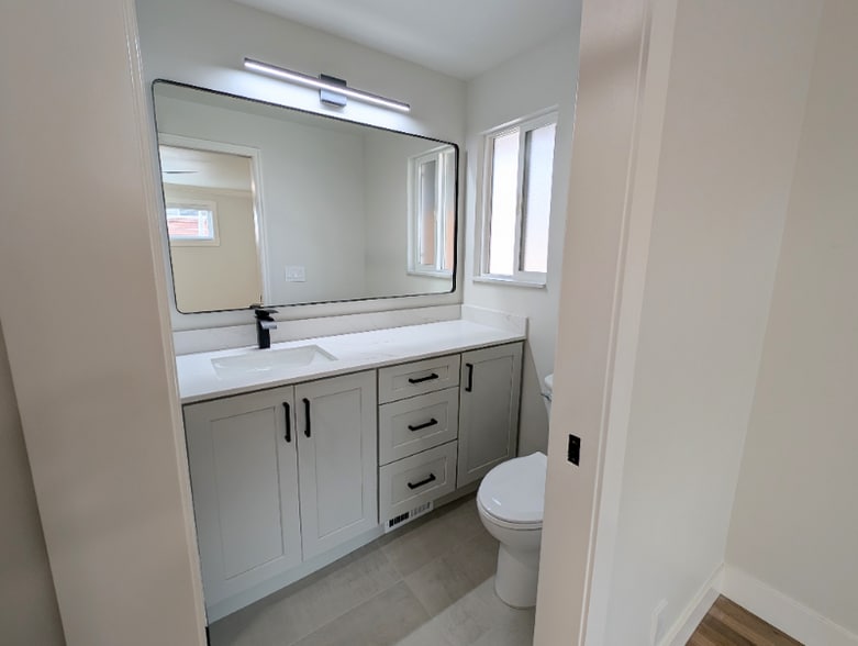 Building Photo - 3820 S Viking Rd