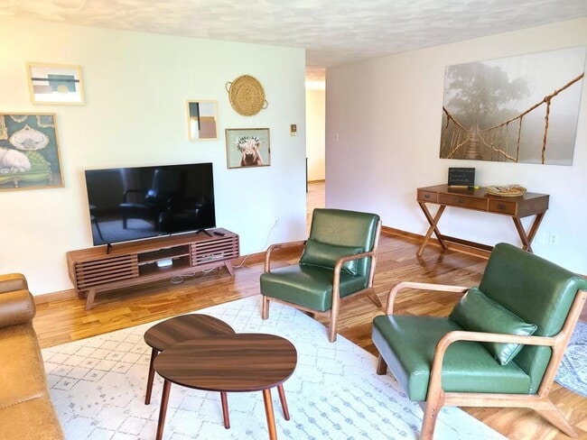 Primary Photo - 2326 White Oak Ave