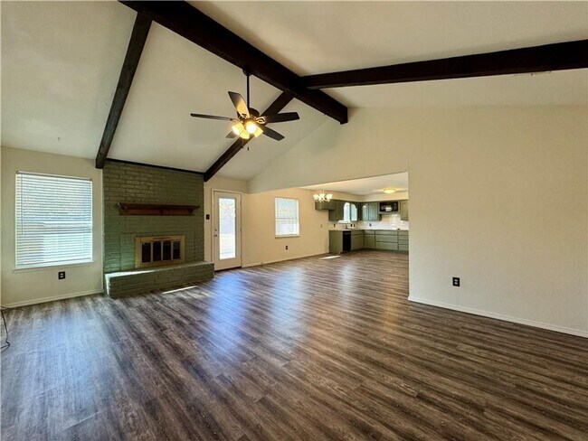 Building Photo - Charming Single Family Home In Hewitt, TX ...