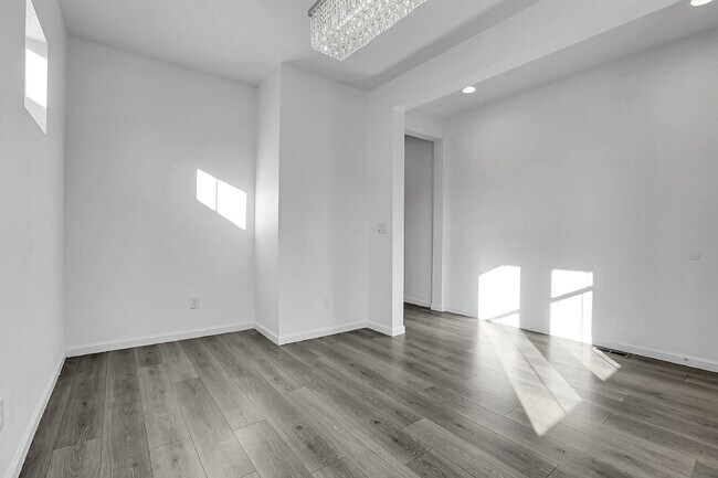 Building Photo - $2,995.95,  4-bed, 3.5-bath, located in Aurora with beautiful finishes.