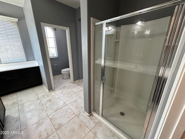Building Photo - 9123 W Meadow Dr