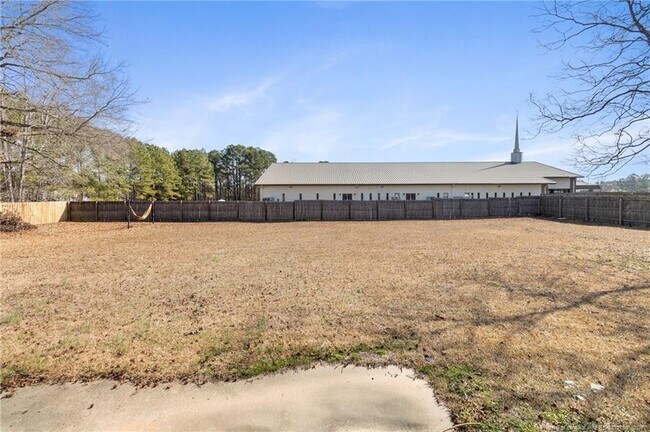 Building Photo - 166 Oakview Dr