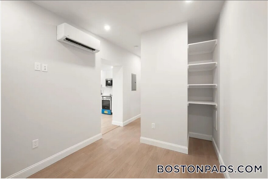 Building Photo - 4 Hull St