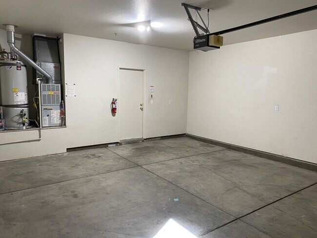 Building Photo - 2901 Snyder Ave