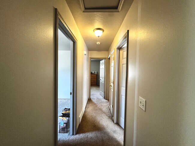 Building Photo - 240 E 300 N