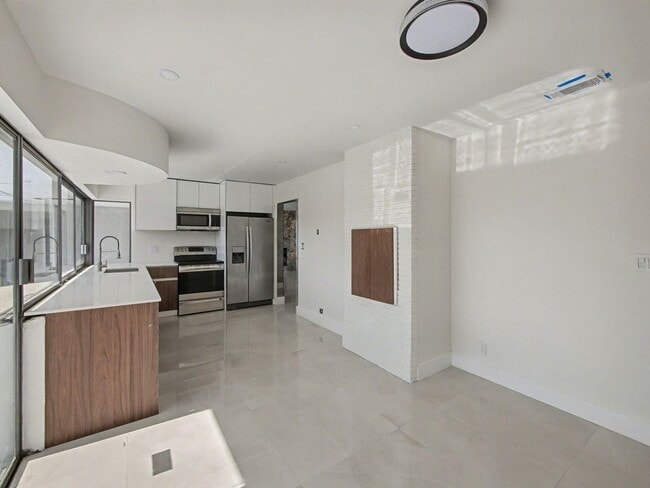 Building Photo - 1940 NW 32nd St