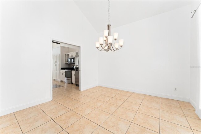 Building Photo - 8101 Canyon Lake Cir