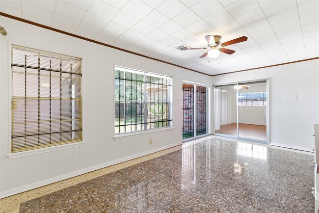 Building Photo - 339 Connaught Way