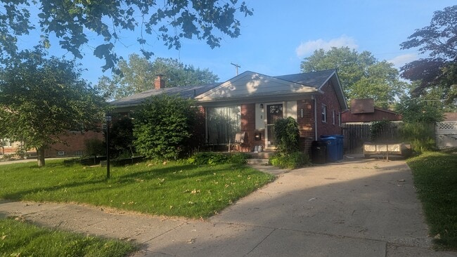 Building Photo - 5551 Cranbrook St