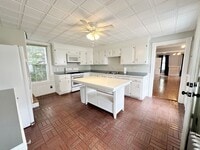 Building Photo - Beautiful 3 BR 1.5 BA Leominster SFH