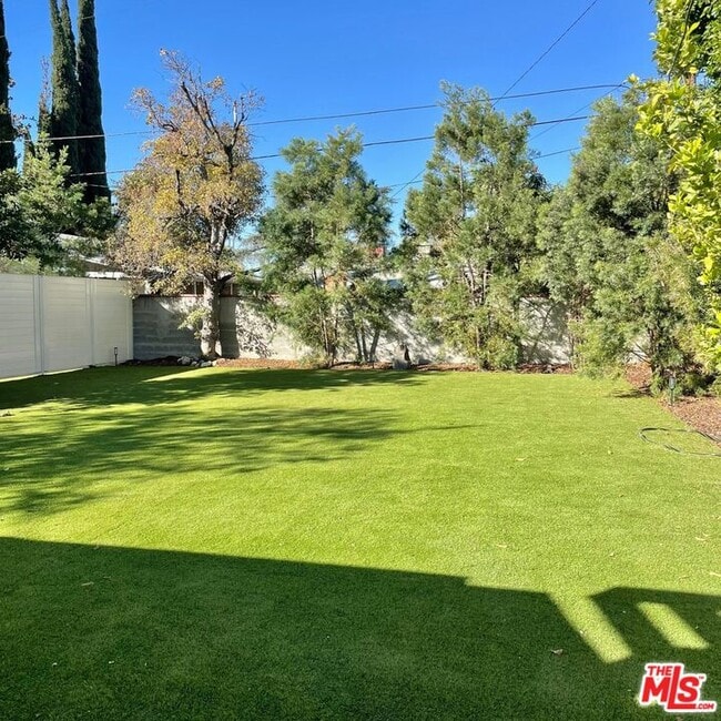 Building Photo - 5419 Gentry Ave