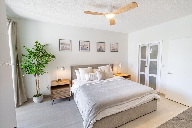 Building Photo - 3255 NE 184th St