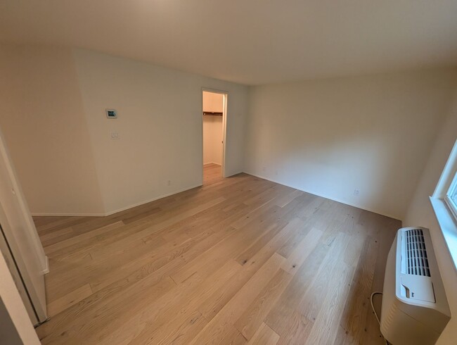 Building Photo - Capitol Hill Condo Available in June - Two Bedroom, High Floor Unit w/ A/C
