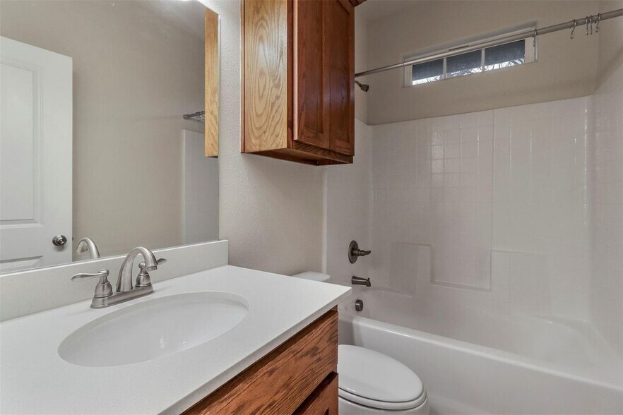 Building Photo - 731 W Morton St