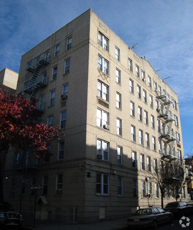 Building Photo - 4254 Carpenter Ave