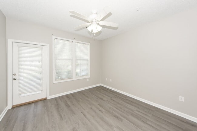 Building Photo - 1 Bedroom 1 Bath Condo in Southampton Pointe - Mt. Pleasant