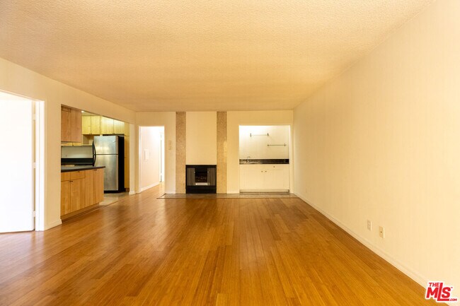 Building Photo - 1033 6th St