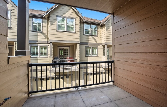 Building Photo - 619 SW Foresta Ter