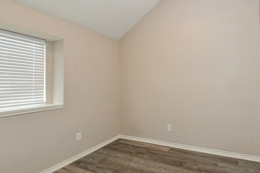 Building Photo - 208 Chamblin Dr