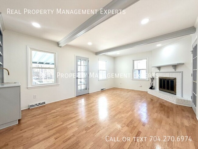 Building Photo - 10109 Windrift Rd