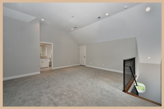 Building Photo - 215 Willow St