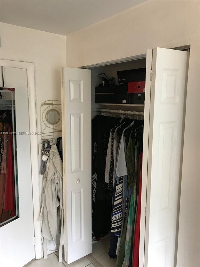 Building Photo - 10353 N Kendall Dr