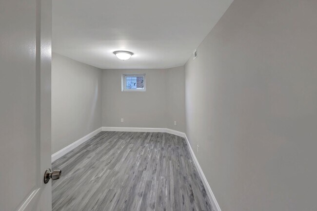 Building Photo - Beautiful Cape Cod 5 Bedroom