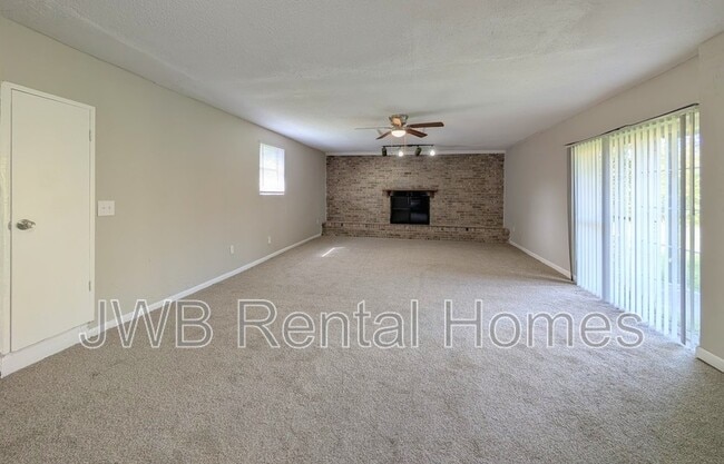 Building Photo - 7762 Lake Park Dr