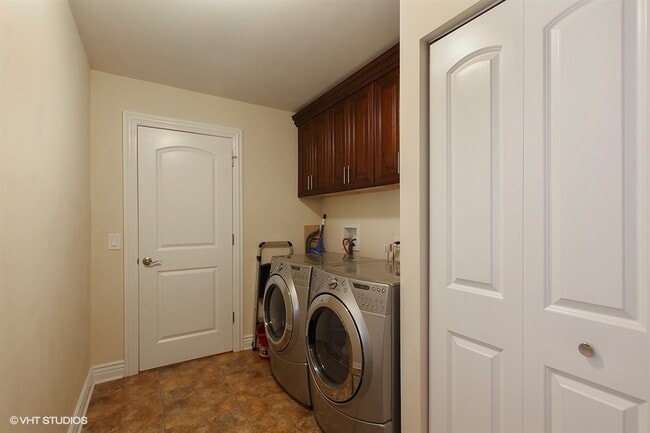 Building Photo - 1575 Anderson Ln