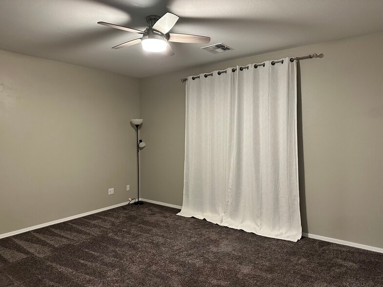 Private bedroom available - 6272 Barn Owl Ave