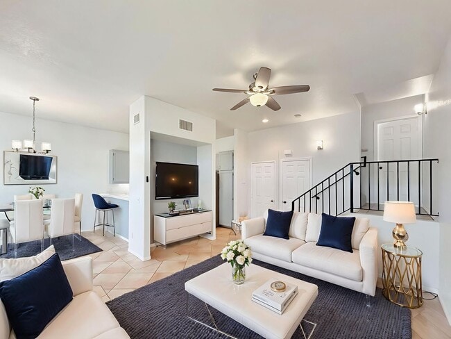 Building Photo - Beautiful 3BD/2.5BA W/ Attached Garage and In-Unit Laundry in Pacific Beach!