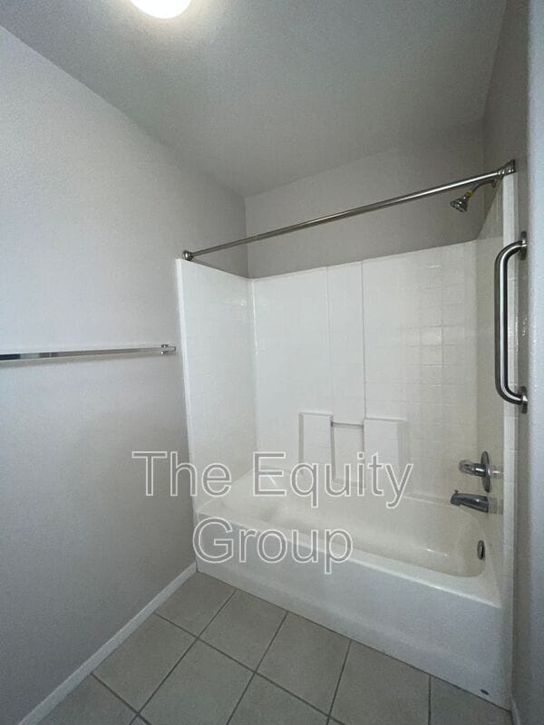 Building Photo - 2521 W Lark Ave