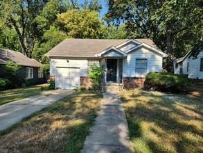 Building Photo - Great 3 Bedroom 1 Bathroom in Forest Heigh...