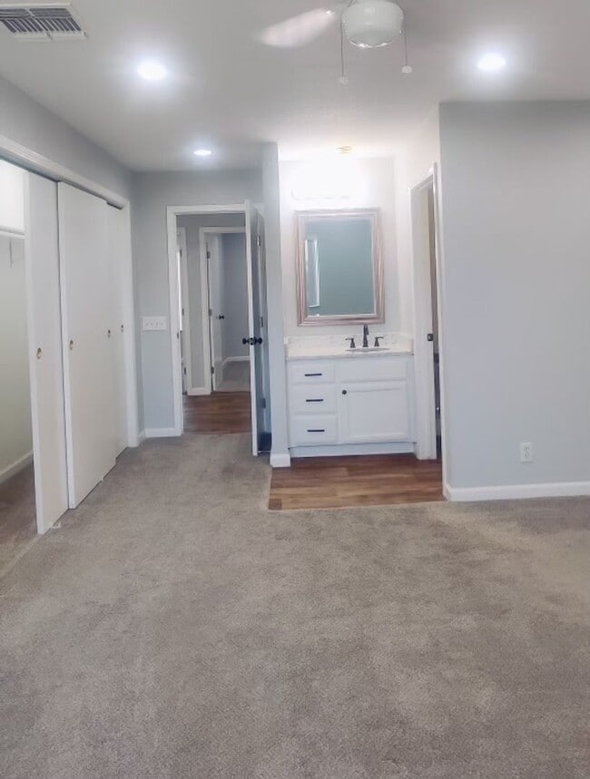 Building Photo - Beautiful 3 bed 2 bath for rent near Atwat...