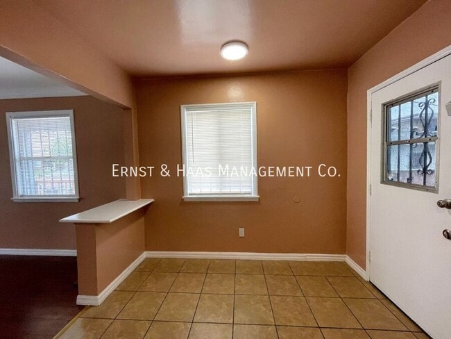 Building Photo - 1401 N Bullis Rd